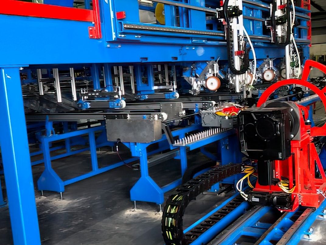 Purlin roll-forming line with Dual-X gauging and servo-driven carriage