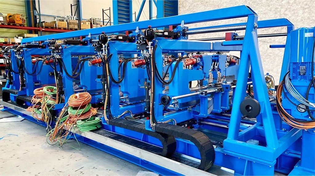 Auto-Form purlin line with forming and punching stations