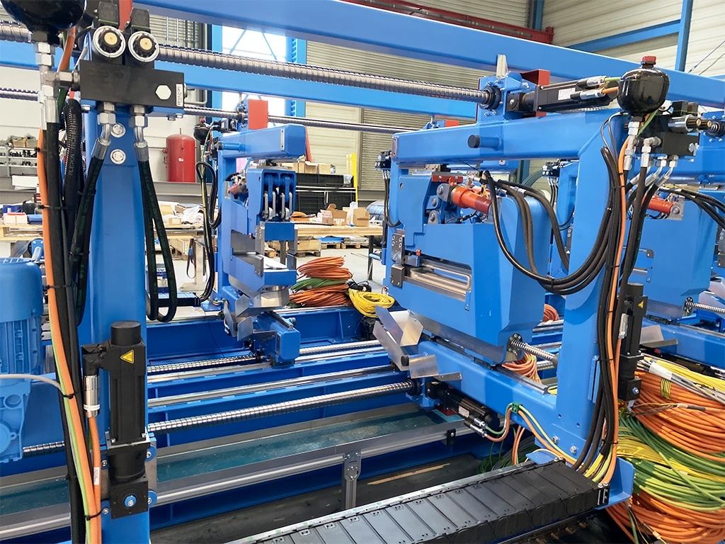 Stepless Dynamic Punching