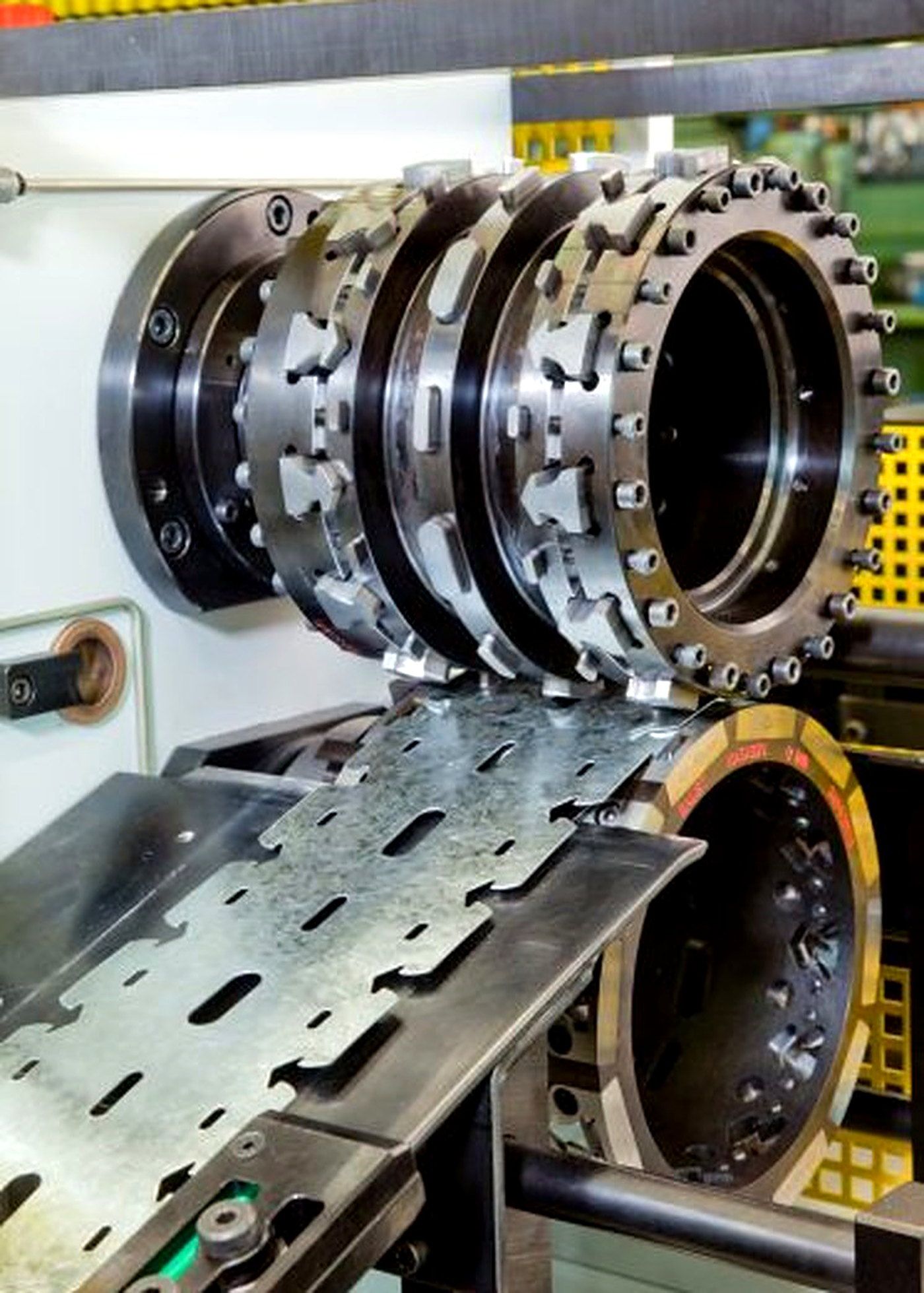 Precision roll tooling heads on a forming machine